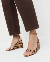 Load image into Gallery viewer, Gavi Zebra Wedge