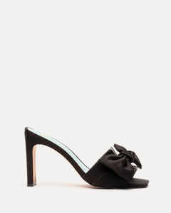 Hilary Heel