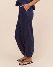 Load image into Gallery viewer, Oversided Femme Jogger