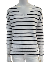 Load image into Gallery viewer, Pompanos Sweater